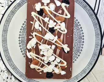 Tableta de chocolate con licor Amaretto / Cereza y almendra / Chocolate con leche / Regalos navideños con alcohol para ella / Chocolate artesanal