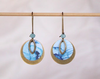Round bronze and turquoise blue watercolor pattern earrings Natsumi model: 夏海 summer sea