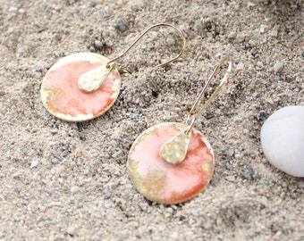 Runde handgefertigte Aquarell-Ohrringe mit marmoriertem Pfirsich-Flaum oder goldgrünem Geschenk für sie für Mama zum Muttertag aus Edelstahl