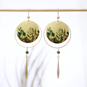 Boucles d'oreilles longues japonaises vert jade celadon menthe et bronze Modèle Hanaki: fleurs et arbres oiseau grue