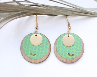 round boho wood earrings summer beach varnished paper leaf patterns flowers green or black and white ethnic bronze