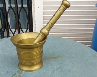 Old bronze mortar and pestle set weight 3kg