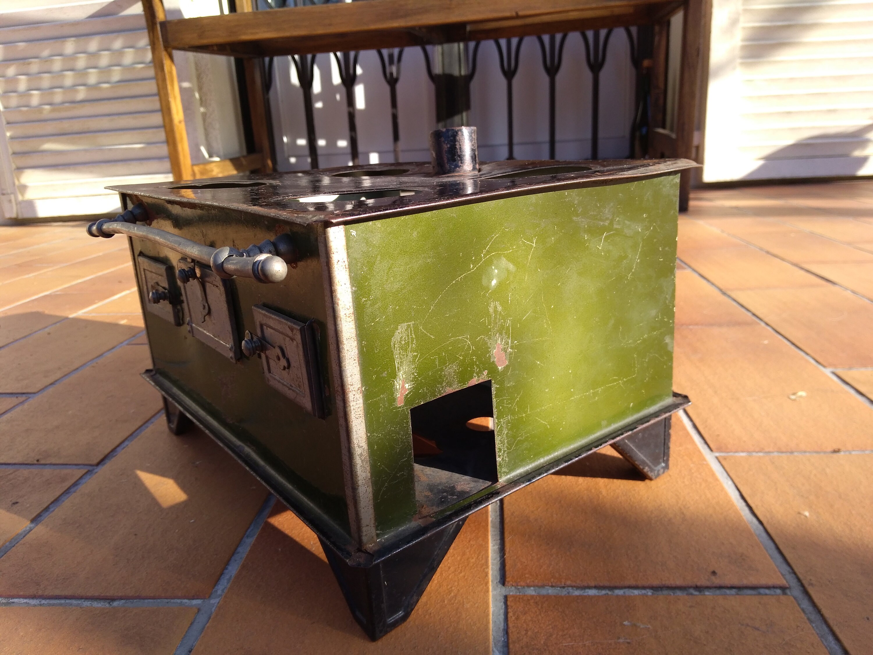 Cuisinière jouet en tôle émaillée années 50 – Brocante La Vitrine