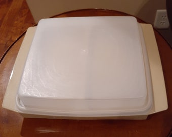 VINTAGE TUPPERWARE Divided Beige Food Server or Storage-Like New!