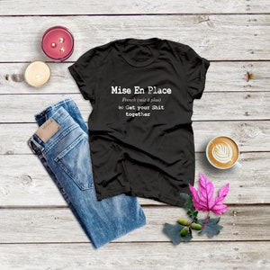 Chemise de chef pâtissier drôle , Cadeau pour cuisinier , Chef de dessert , Mise en place , Restaurant , Boulanger , Étudiant culinaire , Tee unisexe à manches courtes