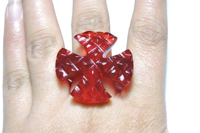 1 stuk nieuwe collectie zeer zeldzame rode kwarts handgesneden kruisvormige edelsteen gemaakt ring/kerstring/modesieraden/volle stenen gemaakt ring/