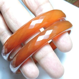 Roter Onyx Armreifen, facettierter Edelstein Schmuck, 74 mm (1 Paar) Bild 2