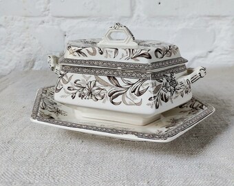 Antique Wedgwood gravy boat "Lily", RAR, transferware, Oldpottery,Staffordshire