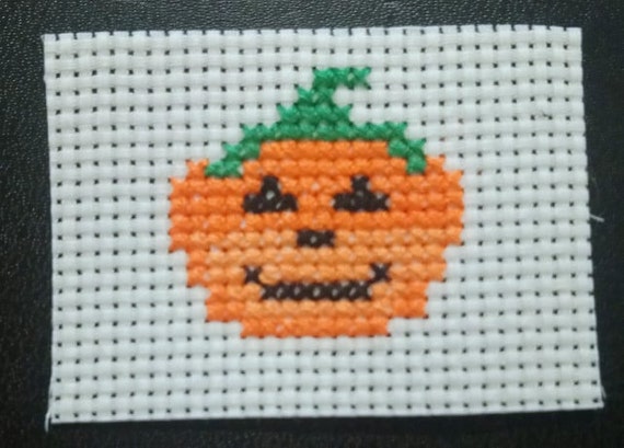 Pumpkin cross stitch pattern - Halloween cross stitch pattern - instant digital downloadable cross stitch pattern - pdf cross stitch pattern