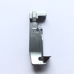 Tubería Husqvarna Viking de 3 mm D1 (pequeña) para las series HUSKYLOCK 905, 910 y 936