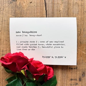 New Hampshire definitie wenskaart in typemachine lettertype met envelop en rozensticker, of aangepaste briefpapier notitiekaart, Inwijdingsfeestkaart