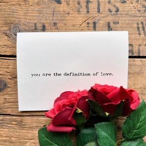 você é a definição de cartão de elogio de amor em fonte de máquina de escrever, tamanho 4x5,5, envelope e adesivo rosa, aniversário, cartão de Dia das Mães