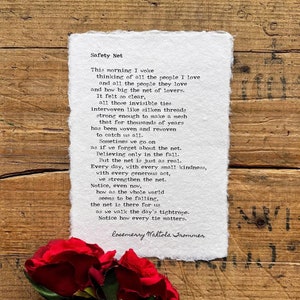 Fangnetz Gedicht von Rosemerry Wahtola Trommer in typewriter font auf handgeschöpftem Papier,