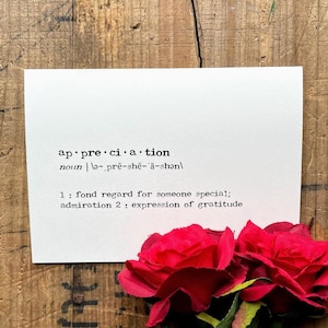Anerkennung Definition Grußkarte in Typewriter Schriftart mit Umschlag und Rosenaufkleber, Größe 10x14 Karte, Dankeskarte Briefpapier
