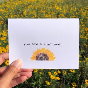 du bist eine Sonnenblume Grußkarte in Schreibmaschinenschrift mit Original Sonnenblumen-Aquarell, Umschlag und Rosenaufkleber, 4x5,5 Größe