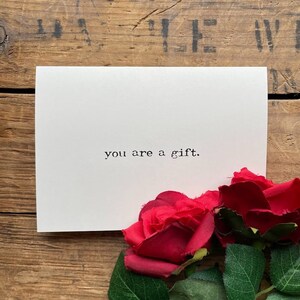 eres una tarjeta de felicitación de regalo en fuente de máquina de escribir con sobre y pegatina de rosa, tamaño 4 x 5,5, tarjetas de agradecimiento, papelería