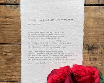 Eu levo seu coração comigo. Poema de E.E. Cummings em fonte de máquina de escrever sobre papel artesanal, presente para aniversário, presente de casamento, lembrança de homenagem.