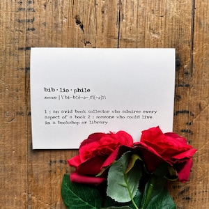 tarjeta de felicitación de definición de bibliófilo en fuente de máquina de escribir con sobre y pegatina de rosa, tarjeta 4x5.5, amigo coleccionista de libros, tarjeta de librería