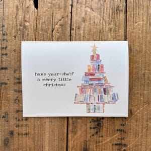 avere il tuo scaffale un allegro piccolo biglietto di auguri natalizio con albero di Natale a forma di libro, busta e adesivo rosa, cancelleria per le feste da scaffale