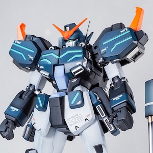 塗装済みプレミアム(限定品)バンダイ MG 1/100 「アルトロン 塗装済みプレミアム(限定品)バンダイ MG 1/100 「アルトロン