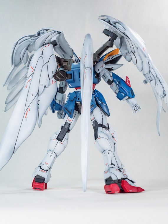 ロボット WING GUNDAM ZERO EW \"Ver.Ka\" 1/100 MG Master Grade Mobile Suit XXXG-00W0 Wing Gundam Zero EW