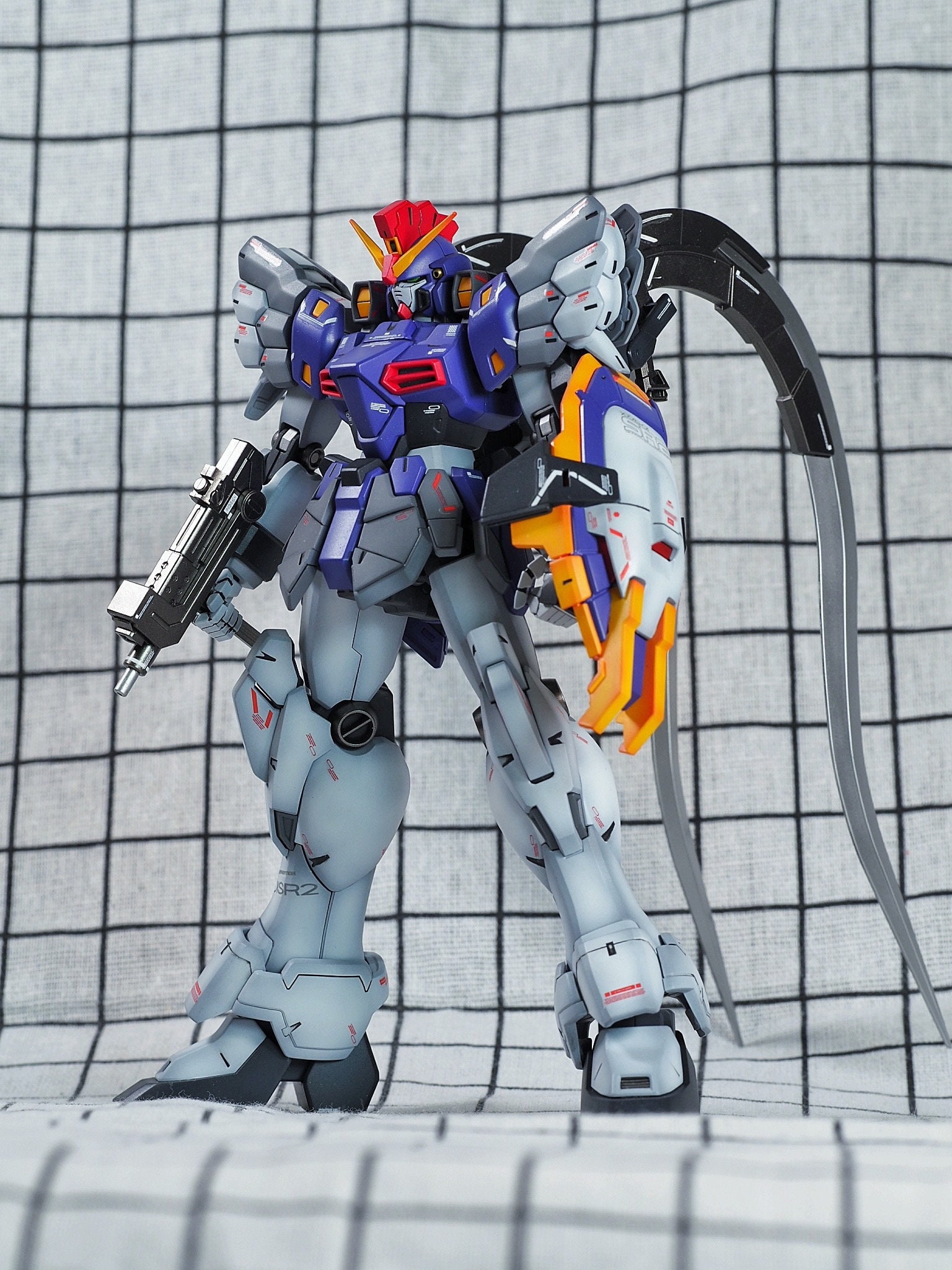 塗装済みプレミアム（限定品）バンダイ MG 1/100 「サンドロック