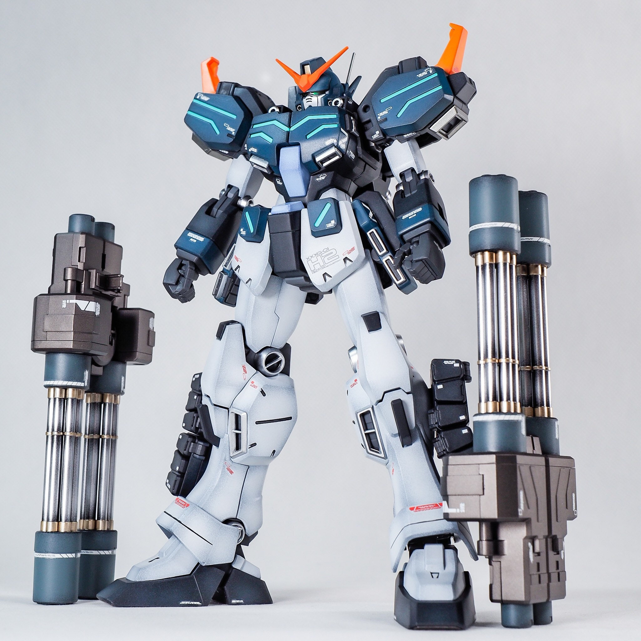塗装済みプレミアムバンダイ MG 1/100 「ガンダムヘビーアームズ 塗装済みプレミアムバンダイ MG 1/100 「ガンダムヘビーアームズ