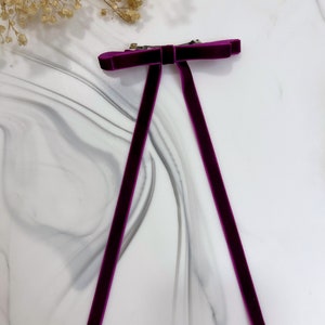 ベルベットのヘアボウ 細長いリボンテール、ヘアクリップ、フレンチバレッタ、パープルベルベット、ヘアアクセサリー、ヘアボウ、彼女へのギフト
