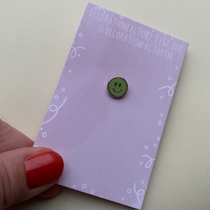 Small green smiley enamel pin // smile pin | spread happiness | tiny pin | smiley face pin | small smile pin | smiles pin