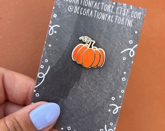 Épingle émail citrouille orange // Épingle émaillée dure vergulde, pompon d'Halloween, épingle de pompon, épingle d'Halloween, pompon d'Assepoester