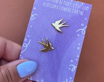 Small swallow set enamel pin gold plated // dierenpin, vogelpin, natuurpin, vrijheidspin, kleine pin, pin-badge, zwaluwbroche