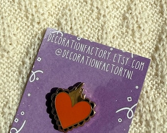 Broche sacré coeur // broche badge sacré coeur | coeur de protection | coeur amour | épinglette coeur rouge | Épingle en émail