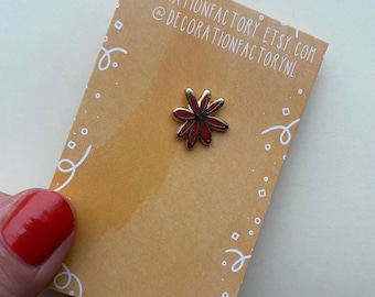 Tiny red doodled flower enamel pin// Hard enamel lapel pin gold plated floral summer badge brooche small