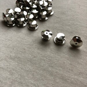 Goud、Regenboog en Zilver Metalen バーグレンデリング ピン バック // 安全なピン バック、タイタック バック、ピン バック、ピンバック、安全なピン、ピンのアップグレード 画像 4