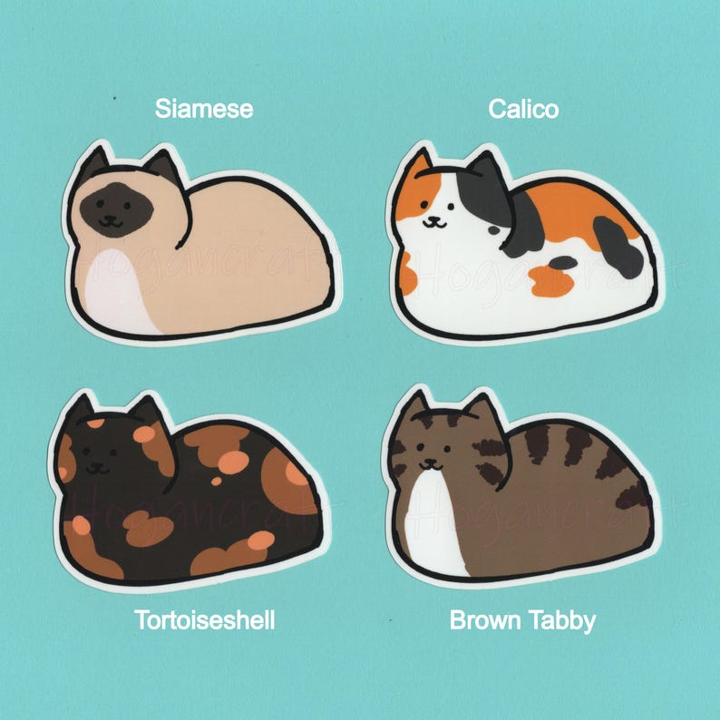 Puede incluir: Cuatro pegatinas de gatos ilustrados con diferentes patrones y colores de pelaje. Las pegatinas est&aacute;n etiquetadas como "Siam&eacute;s", "Calico", "Caparaz&oacute;n de tortuga" y "Tabby marr&oacute;n".
