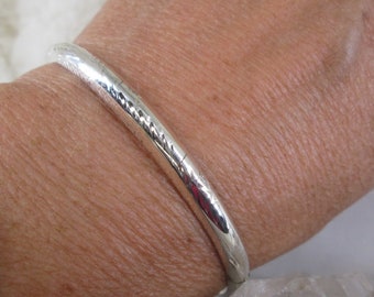 Sterling Silver Bangle Bracelet w/Safety Chain>925 Beautifully Etched Hinged Bangle Bracelet,925 Bracelet,Sterling bangle,Engraved Bangle