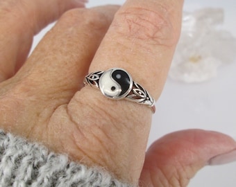 Yin and Yang Ring>Sterling Silver YinYang Ring,925 Yin-Yang ring,Dainty Yin and Yang Ring,Chinese Philosophy,Taoism,Fengshui,925 Sterling