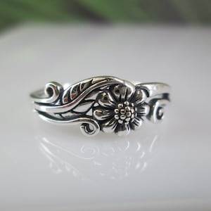 Sterling Silver Dainty Sunflower Ring with Leaf,925 Flower Ring,Leaf Ring,925 Silver Ring,Swirl ring,Boho Chic ring,Silver ring,Hippie Ring