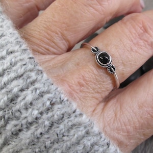 Dainty 925 Sterling Onyx Ring&gt;Onyx ring,Small Onyx ring,925 Boho Chic ring,Sterling Onyx ring, 925 Onyx ring,Minimalist Ring,Round Onyx