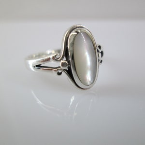 Mother of Pearl Ring&gt;Genuine Mother of Pearl Sterling Ring,925 Sterling Silver Ring,White Shell ring,925 rings,Southwest ring,Beachy ring