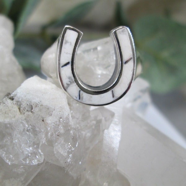 White Buffalo Turquoise HORSESHOE Ring>925 Sterling Silver White Turquoise Horseshoe Ring,Turquoise Ring,Horseshoe Ring,Equestrian Jewelry