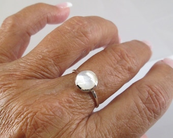 Mother of Pearl Ring>925 Sterling Silver ring,Genuine Mother of Pearl,Pearl ring,Dainty ring,925 Ring,Glistening Mother of Pearl,White Shell