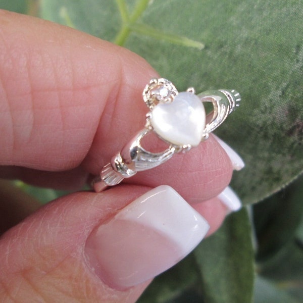 Sterling Silver CLADDAGH Ring>Genuine Mother of Pearl Claddagh ring,Sterling Silver Heart Claddagh ring,Claddagh ring,Heart Claddagh ring