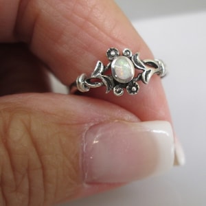 Dainty Sterling White OPAL Ring&gt;Opal ring,925 Silver Opal ring,Tiny Silver ring,Silver Flower and Vine ring,Dainty Opal Floral ring,925ring