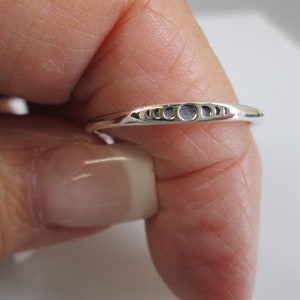 Dainty Sterling Silver Moon Phase Ring,925 Celestial ring,Thumb ring,Moon Phase Jewelry,Moon Ring,Stacking Ring,Narrow Ring,Silver Moon Ring