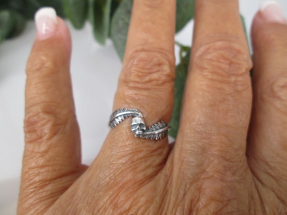 Sterling Silver SKULL Ring>Skull with Feathers ring,Skull and Feathers Jewelry,925 Skull Ring,Dainty Skull Ring,Biker Ring,Small Skull Ring View 2