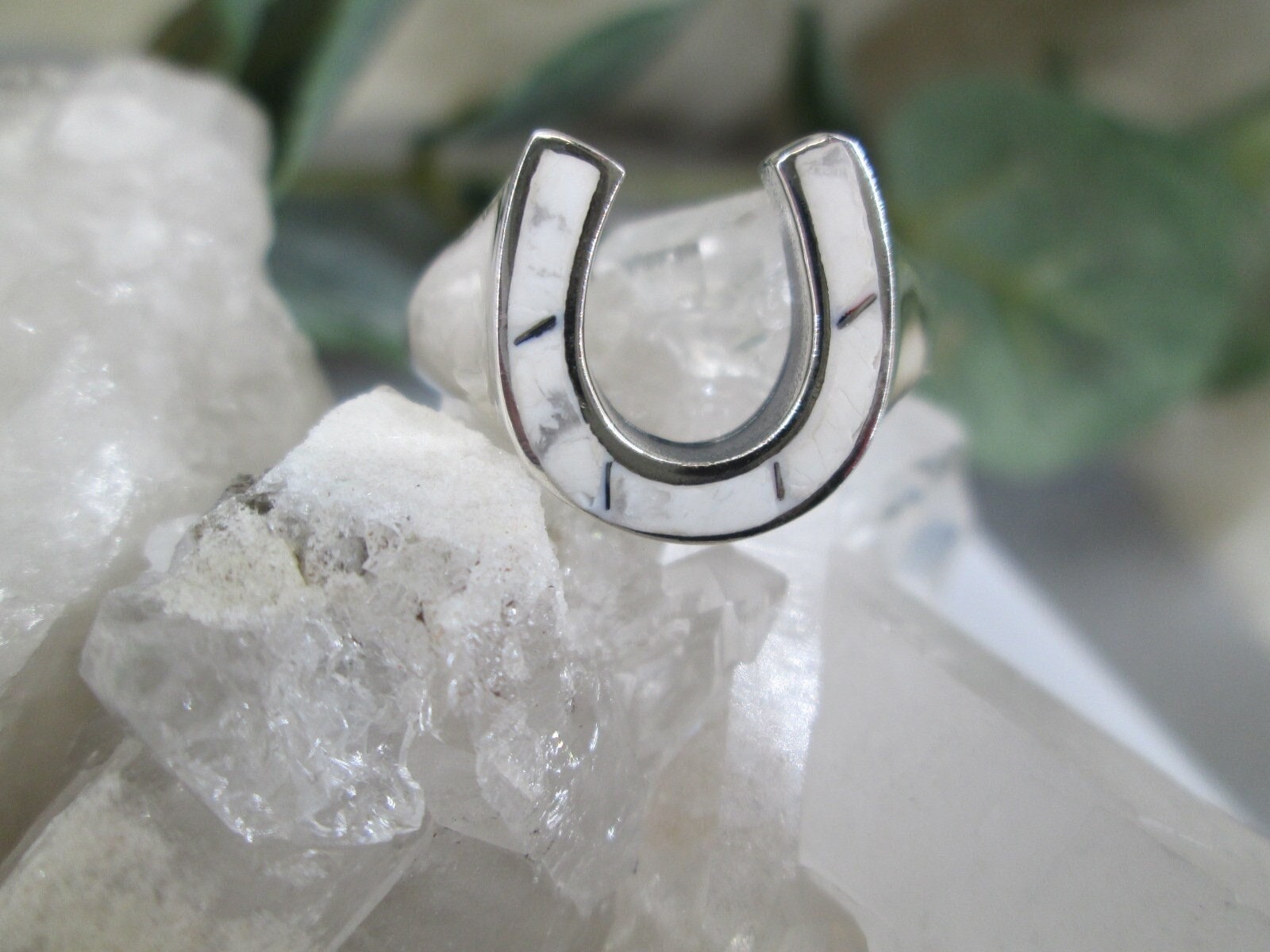 [希少レア] Vintage Horseshoe Maria Ring Amazon.com: Savlano 18K Yellow Gold Plated Horseshoe Lady of