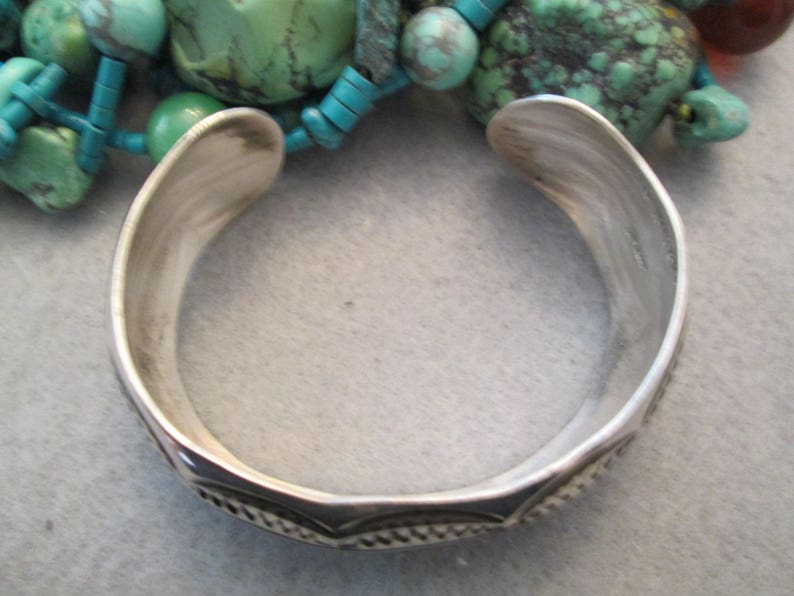 JNB048 Gorgeous Navajo Hand Stamped Cuff Signed Nicely Made 34 wide in Great condition Quite Beautiful Unisex Design