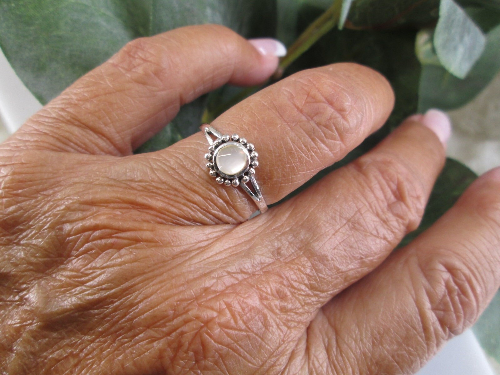 Mother of Pearl Ring>925 Sterling Silver ring,Genuine Mother of Pearl,Pearl ring,Dainty ring,925 Ring,Glistening Mother of Pearl,White Shell