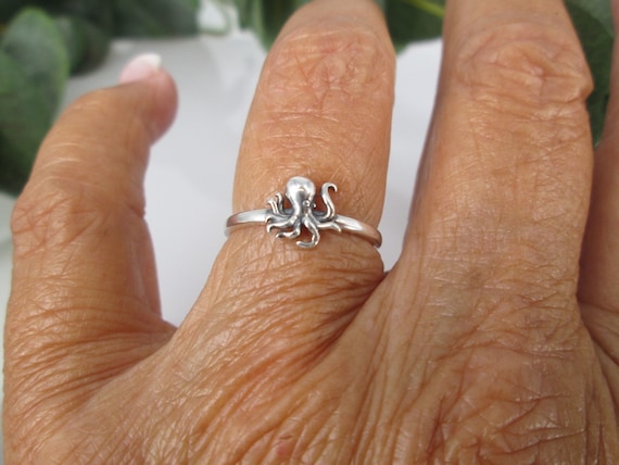 Sterling OCTOPUS Ring>Dainty 925 Octopus Ring,Octopi Ring,Tiny Octopus Ring,Ocean Theme Ring,Tentacle ring,Octopus Arms,Silver Octopus ring